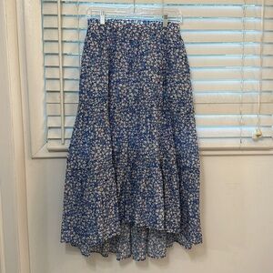 Xirena tiered floral skirt with pockets. Perfect for summer! Great condition!